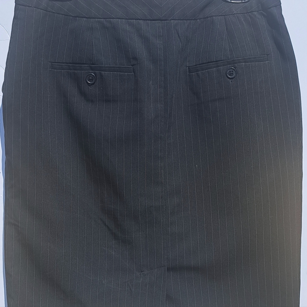 Isaac Mizrahi Short black office skirt, size 4